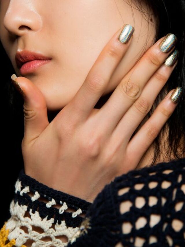 10 Clear Canvas, Neutral Chic- 2024 Nail Trend
