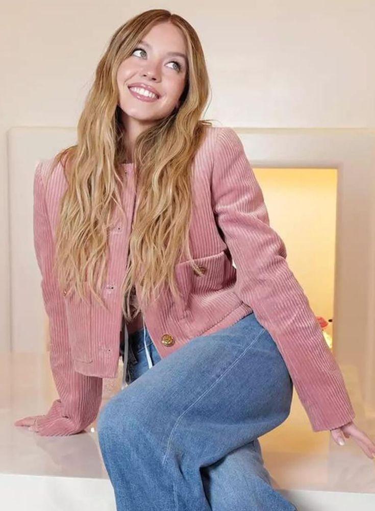 Sydney wore pink cropped corduroy jacket