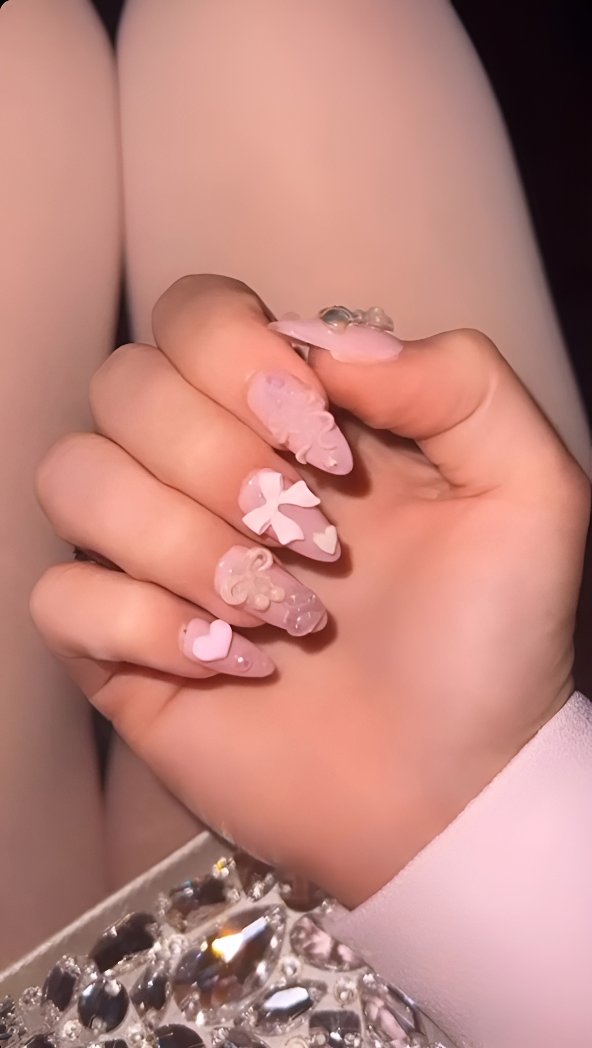 sydney sweeney bow manicure