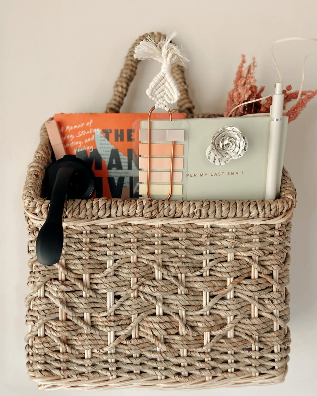 Bookish_Basket