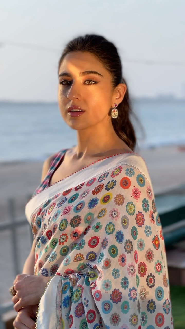 Sara_Ali_Khan_Holi