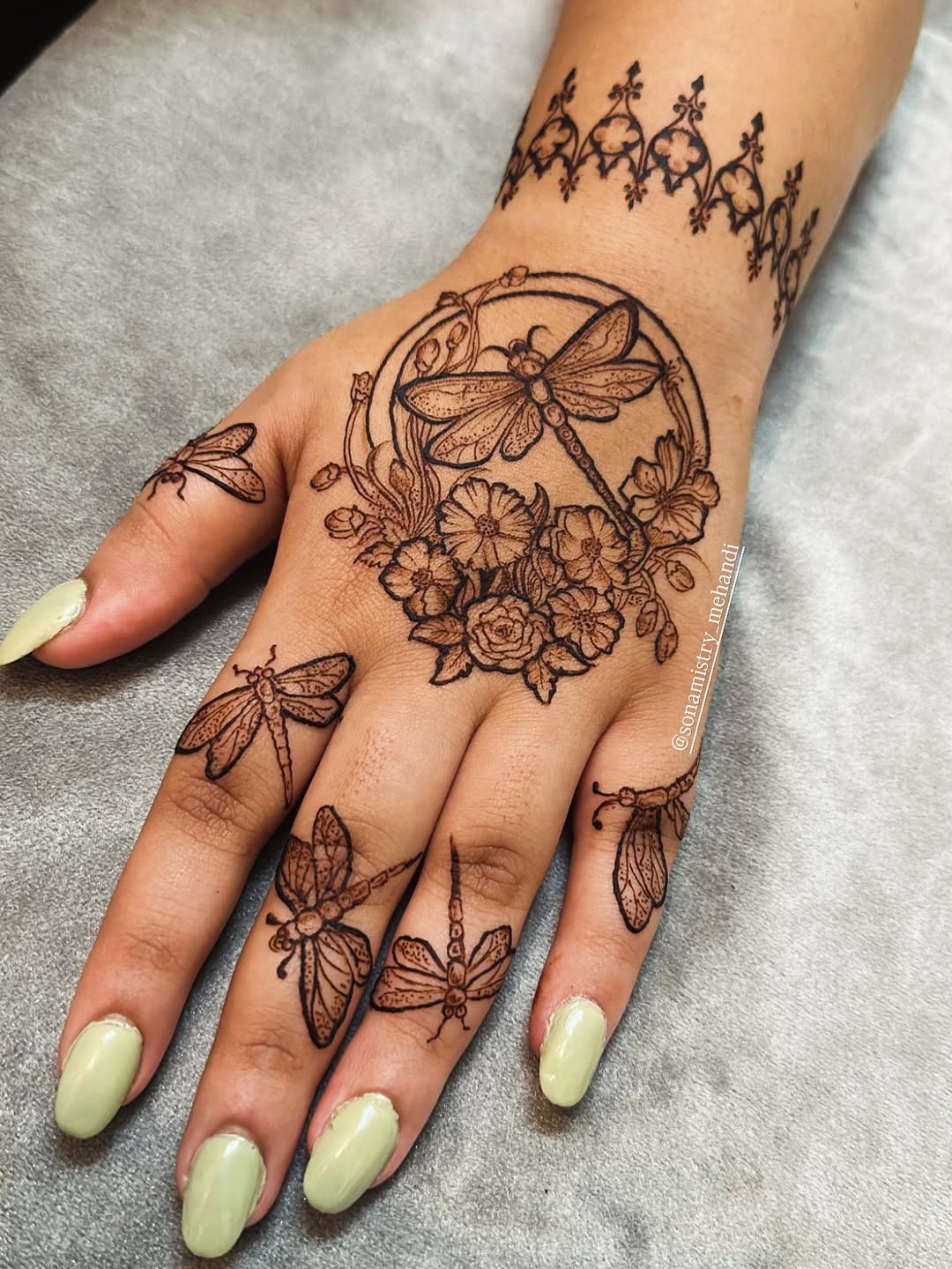 Dragonfly_Mahendi